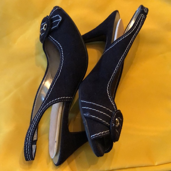 💥Predictions faux suede fabric upper, open toe, stretch back strap sandals - Picture 3 of 13